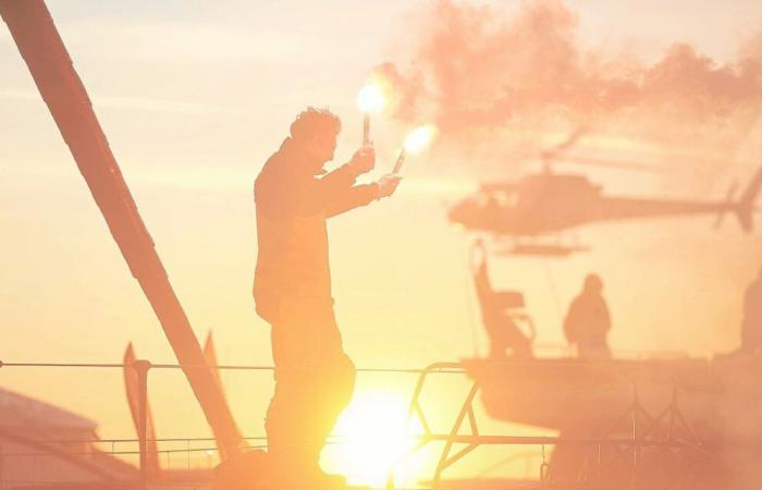 “Soy el más feliz del mundo”, dijo Charlie Dalin pocos minutos después de cruzar la meta de la Vendée Globe como ganador.