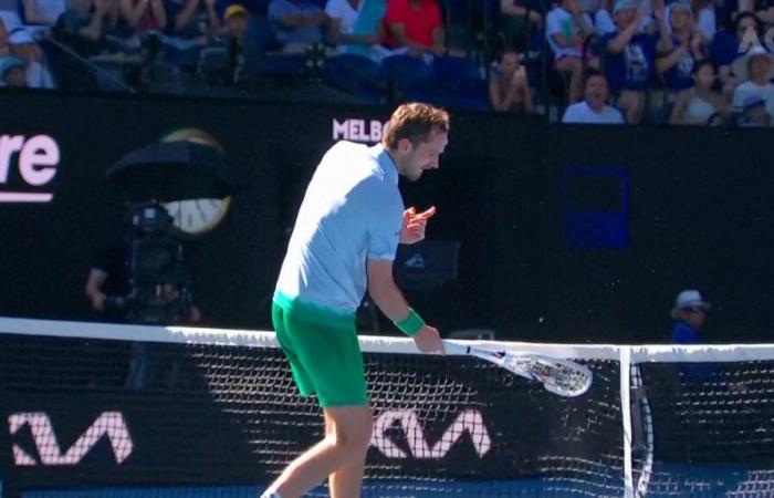 VIDEO – Daniil Medvedev rompe la cámara de red en un emocionante partido de cinco sets en el Abierto de Australia