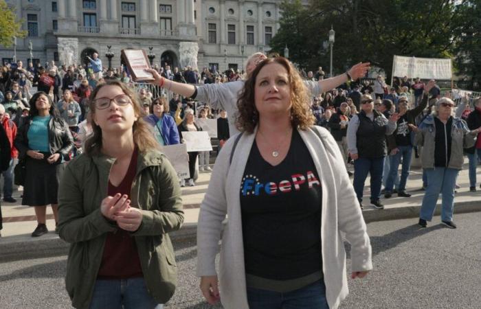 El director Auberi Edler filma la lucha entre demócratas y republicanos durante unas elecciones escolares en Estados Unidos.