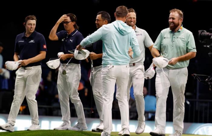 Tiger Woods sube al escenario en una loca fiesta de golf virtual en Florida