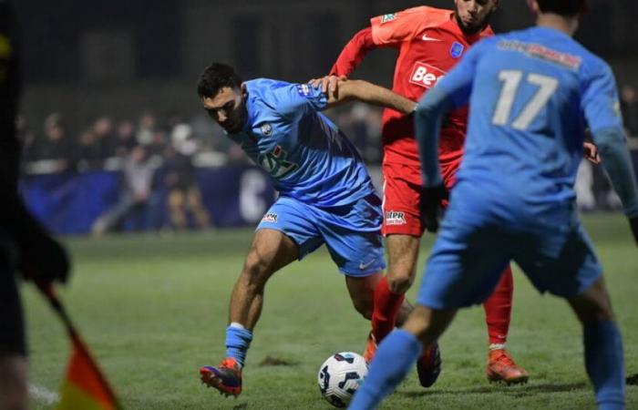 El Puy Foot aún permanece en el muelle tras la hazaña