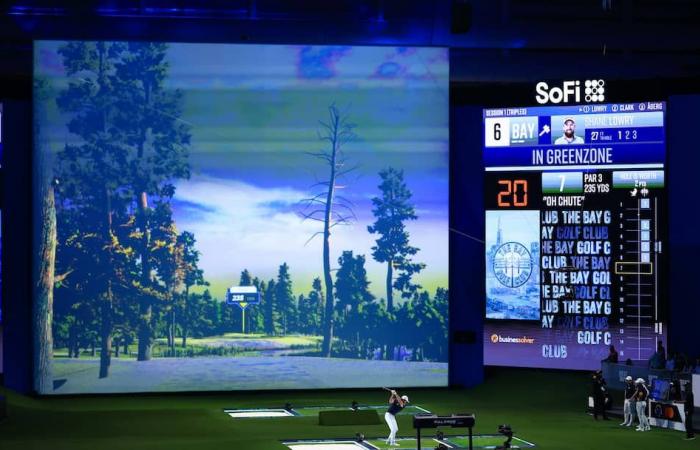 Tiger Woods sube al escenario en una loca fiesta de golf virtual en Florida