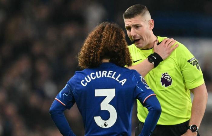 ¡Historia de la Premier League en el Chelsea! El árbitro SE NEGÓ a expulsar a David Brooks del Bournemouth por el choque con Marc Cucurella a pesar de la intervención del VAR en el primer gran partido.