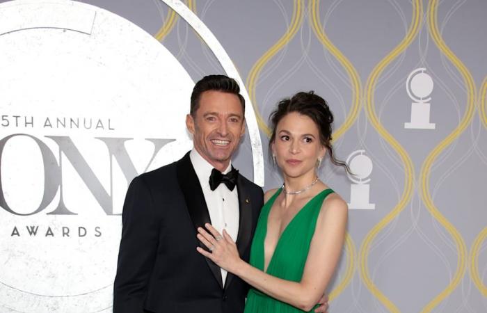 Hugh Jackman y Sutton Foster fueron captados besándose