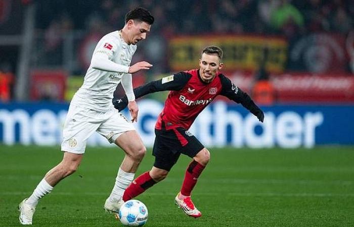 Grimaldo asegura la estrecha victoria del Leverkusen ante el Mainz