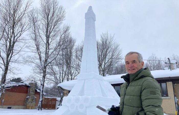 Jean-Marie Laliberté esculpe en nieve la Torre Eiffel y sus anillos olímpicos