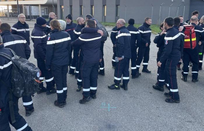 Bomberos del GARD que regresan de Mayotte