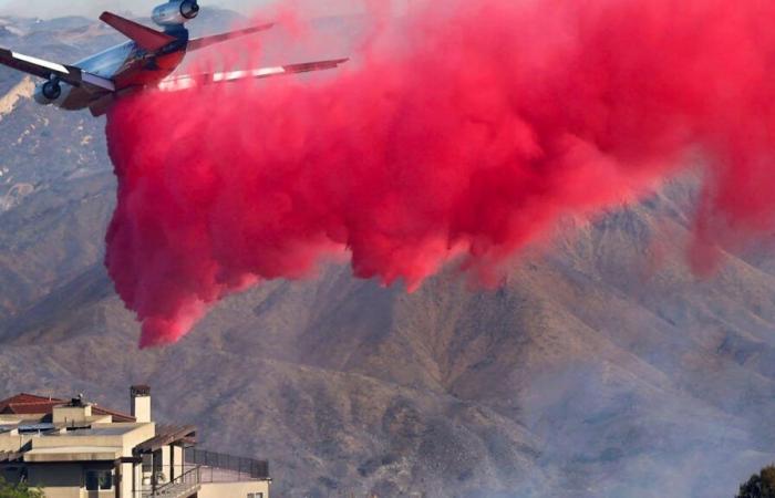 ¿Qué es este líquido rosa fluorescente que cayó sobre los incendios de Los Ángeles?