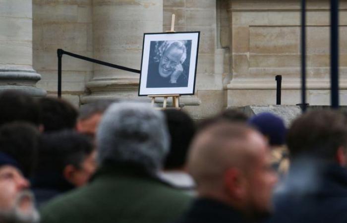 En la misa de homenaje al fundador del FN, numerosos rostros conocidos de la extrema derecha francesa