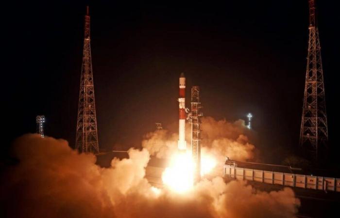 India acopla con éxito dos satélites en órbita