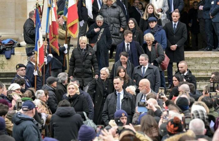 En la misa de homenaje al fundador del FN, numerosos rostros conocidos de la extrema derecha francesa