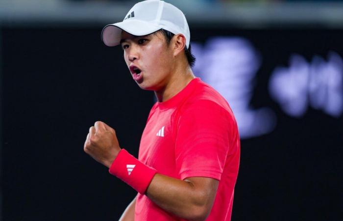 El adolescente estadounidense Tien sorprende al No. 5 Medvedev en el Abierto de Australia; 11 estadounidenses en la tercera ronda