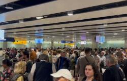 En el Reino Unido, una interrupción en el aeropuerto provoca caos