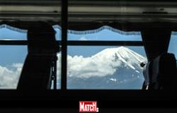“¡Es absurdo!” : en Japón, las autoridades construyen una red para ocultar la vista del Monte Fuji