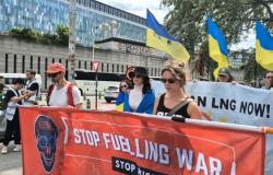 Un centenar de personas se manifiestan en la capital contra el tránsito del gas ruso