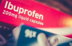 Después de tomar ibuprofeno para aliviar el dolor menstrual, pasó 17 días en coma