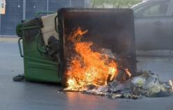 Louviers: incendios de basura y enfrentamientos con la policía y los bomberos