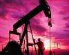 El petróleo extiende su caída ante señales de débil demanda