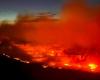 Miles de personas evacuadas por incendios forestales en Occidente