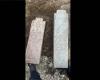 Lápidas descubiertas debajo de un edificio de apartamentos