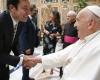 Whoopi Goldberg, Jimmy Fallon, Chris Rock y… Manu Payet: el Papa Francisco se ríe con cien comediantes
