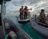 Video muestra a guardacostas chinos armados confrontando a marineros filipinos