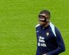 Selección francesa: Mbappé entrenando con una nueva máscara, recibido por Griezmann con la canción del Zorro