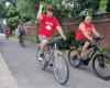 Amigos, familiares y vecinos se suben a sus bicicletas para celebrar la tradición anual del Día de Canadá