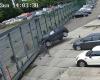 Tres menores roban un coche en Deurne y provocan un grave accidente: “En las imágenes de la cámara vemos su modo de actuar”