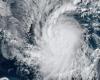 El huracán Beryl, “extremadamente peligroso”, podría llegar pronto, con vientos de más de 200 km/h