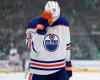 Los Edmonton Oilers buscan darle la bienvenida a un defensor derecho grande y resistente y se despiden de Vincent Desharnais