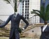 Mitad hombres, mitad palmeras, ocupan el Hôtel de Briord, en Nantes