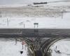 Nevadas intensas y poco frecuentes bloquean carreteras en Sudáfrica