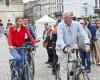 Padre e hija en bicicleta