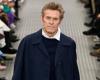 Willem Dafoe cierra el desfile de Miu Miu primavera-verano 2025