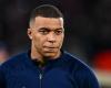 ¡Kylian Mbappé cropped en el vestuario!