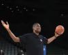 El jugador de baloncesto Dikembe Mutombo se ha retirado