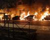 “No somos carne de cañón”, cuatro coches de policía incendiados frente a la comisaría de Cavaillon