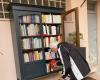 La bella historia de la caja de libros instalada en su residencia por los vecinos de Niza