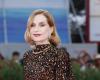 Nostalgia, Isabelle Huppert aparece con el pelo largo hasta las nalgas