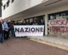 Activistas independentistas Nazione tapian la entrada a France Travail en Bastia