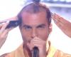 “Los NRJ Music Awards son libertad”: Amir se afeita el pelo en directo durante su actuación