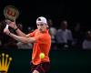 Ugo Humbert domina a Jordan Thompson y llega a semifinales del Rolex Paris Masters