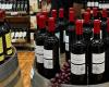 Productores de vino enojados se manifiestan frente a Lidl