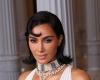 Kim Kardashian luce joyas de la princesa Diana e irrita a fans de la familia real británica (fotos)