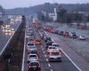 Grave accidente en la A1: una automovilista termina su viraje sobre el techo bajo la autopista