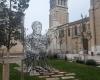 El artista Jaume Plensa instala una estatua monumental en el corazón de Valencia