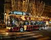 Luces navideñas en un autobús panorámico – Big Bus Champs Elysées – PARIS, 75008