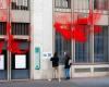 Los manifestantes acusan a BNP Paribas de financiar a Israel en la guerra contra Hamás.