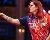 La jugadora trans Noa-Lynn van Leuven blanqueada por Michael van Gerwen